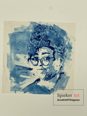 monto type of a young woan with glasses